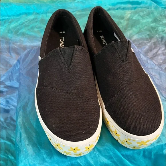 Toms Fenix Platform black with yellow floral platform 8.5 NWT - Picture 5 of 11